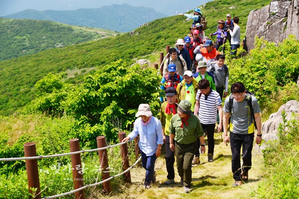 ▲ 광주무등산을 등반하고 있는 시민들 (자료사진)