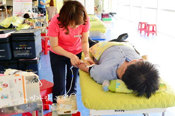 ▲ 헌혈을 하고 있는 시민 (자료사진)