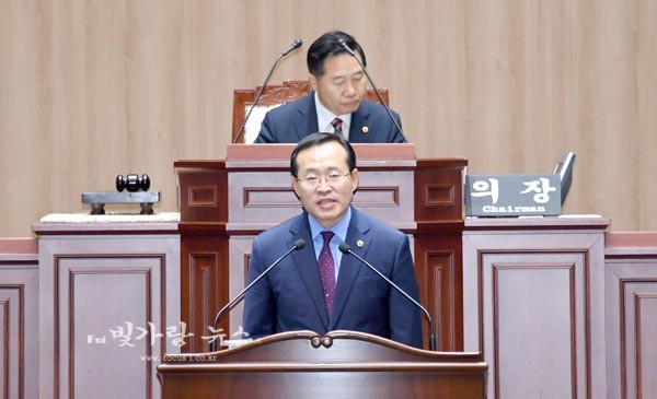 ▲ 민선7기 전반기 의장에 선출된 김동찬 의원