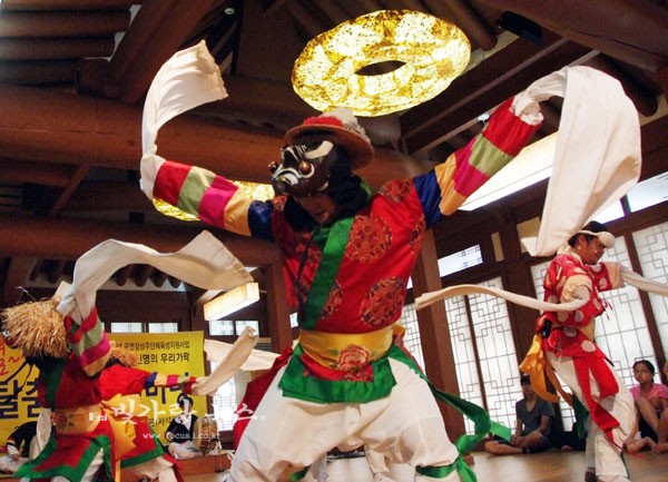 ▲ 광주전통문화관에서 열린 탈춤 (자료사진)
