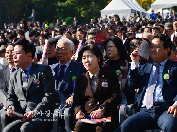 ▲ 자리를 함께하고 있는(좌로부터) 송갑석 국회의원과 양향자 국가공무원 인재개발원장