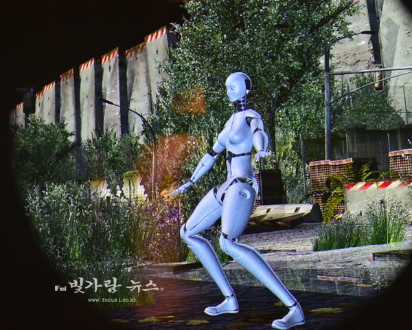 춤추는 로봇, 알고리즘 소사이어티 기계의 신