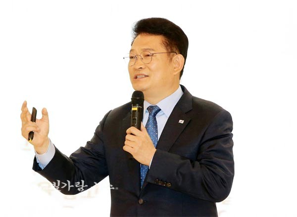 ▲ 특강을 하고 있는 송영길 국회의원