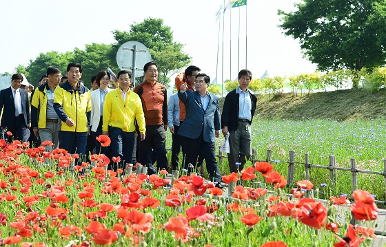 ▲ 장성 황룡강 길동무 꽃길 축제 “팡파르”