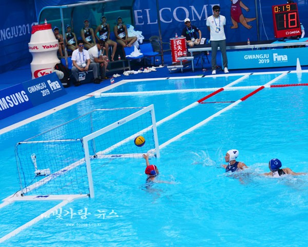 수구경기 ,대한민국대 헝거전에서 실점을 먹고 있는 한국팀