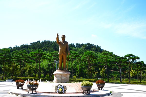 ▲ 무안 낙악에 건립된 김대중 대통령 추모 동상 (자료사진)