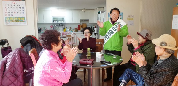 ▲ 선거운동을 펼치고 있는 김명진 예비후보 (김명진 예비후보 캠프제공)
