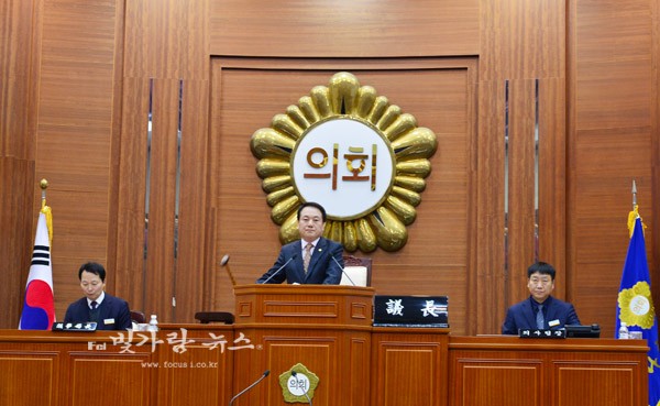 ▲ 사회를 맡아보고 있는 김선용 의장 (자료사진)