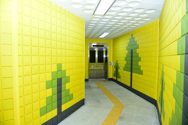 ▲ 옐로우시티 콘셉트로 디자인 된 장성역 지하차도 내부