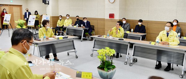 ▲ 전남 장성군을 누리타운을 방문한 김현미 국토부 장관