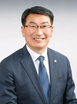 ▲ 후반기 의장에 선출된 3선 김재철 의원