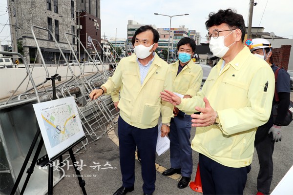 ▲ 우수기 대비 현장 점검을 하고 있는 김종효 행정부시장