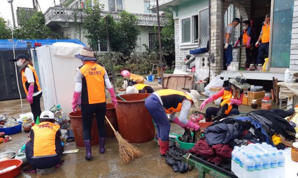 ▲ 고흥군, 폭우 피해지역 자원봉사 적극 나서