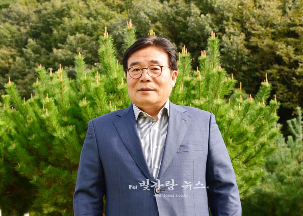 ▲ 이병훈 국회의원 (무등산 자락에서)
