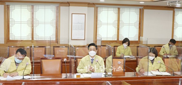 ▲ 대책회의를 주재하고 있는전동평 군수 (중앙)