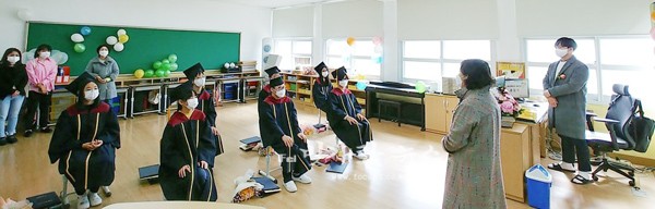 ▲ 신안 자은초등학교 졸업식