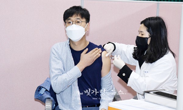 ▲ 백신 예방접종을 실시하고 있는 여수시 (여수시제공)
