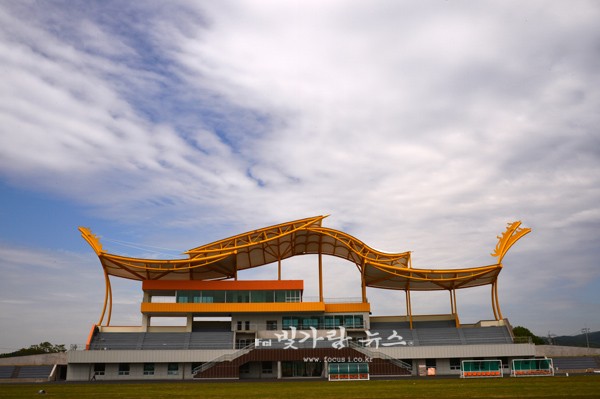 ▲ 황룡강변에 신축중인 공설운동장 (자료사진)