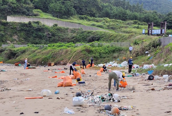 ▲ 해양 쓰레기 수거활동