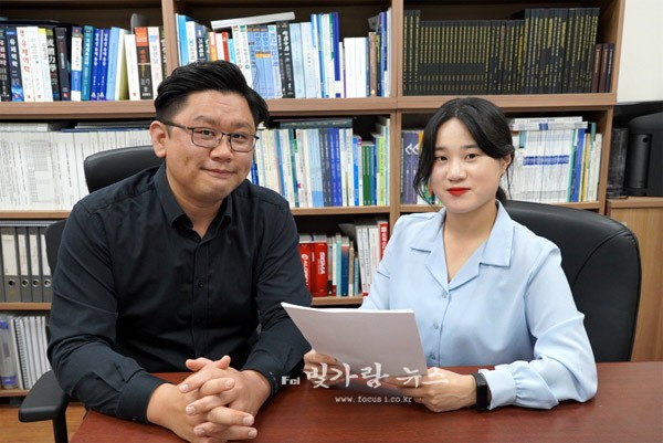 ▲ 전남대 강현욱 교수(기계공학부. 교신저자)와 김나경 박사과정생