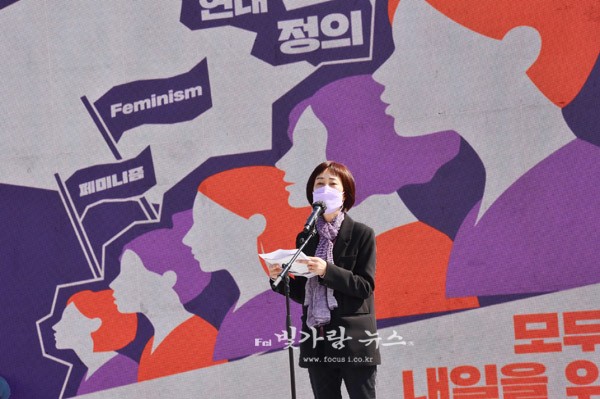 ▲ 대회사를 하고 있는 김란희 광주전남여성단체연합 상임대표