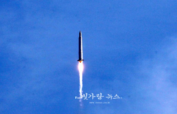 ▲ 2013년 1월 30일 발사된 나로호 (자료사진 / 고흥 붕남등대에서 촬영)