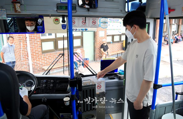 ▲ 청소년 100원 버스를 운행하고 있는 진도군 (진도군제공)