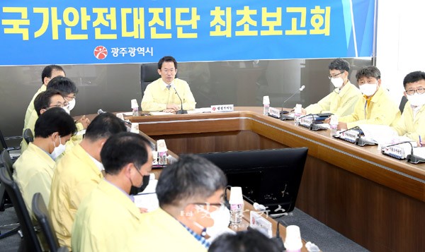 ▲ 안전진단 보고회의를 주재하고 있는 뭉영훈 행정부시장