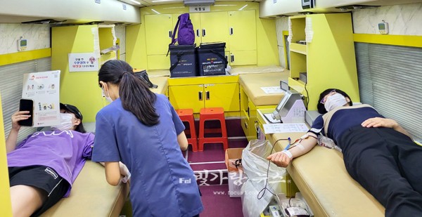 ▲ 헌혈을 하고 있는 담양군 공직자 들 (담양군제공)
