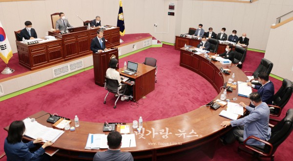 ▲ 예산안 제출에 따른 시정 연설을 하고 있는 김순호 구례군수