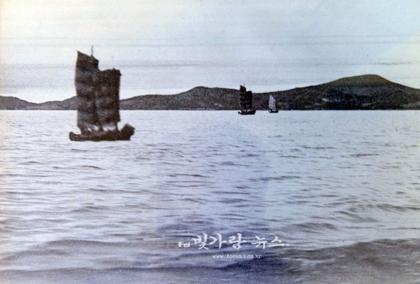 ▲ 옛 사진 나룻터 배 (영암군 제공)