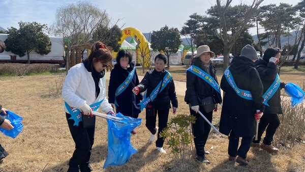 강진푸소협동조합, 청자축제장 환경정화 활동 펼쳐/강진군 제공