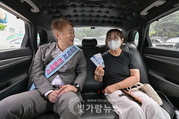 광주 서구가 대표 교통복지 정책인 ‘천원택시’로 행정 혁신 분야에서 우수사례로 인정받았다./서구 제공