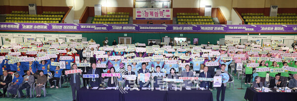 전남 함평군이 주민 주도로 이뤄진 마을만들기 사업의 성과를 점검하며, 마을이 스스로 성장할 수 있는 제반 여건을 강화하고 있다./함평군 제공